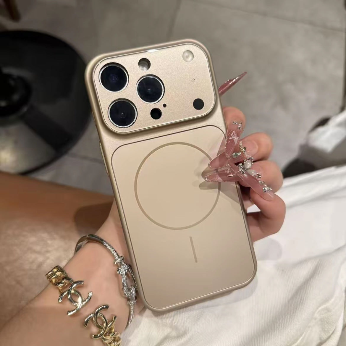 Slim Magnetic Case – iPhone 13–17 Pro Max